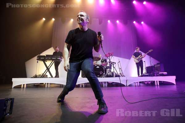 FUTURE ISLANDS - 2022-11-07 - PARIS - Olympia - 